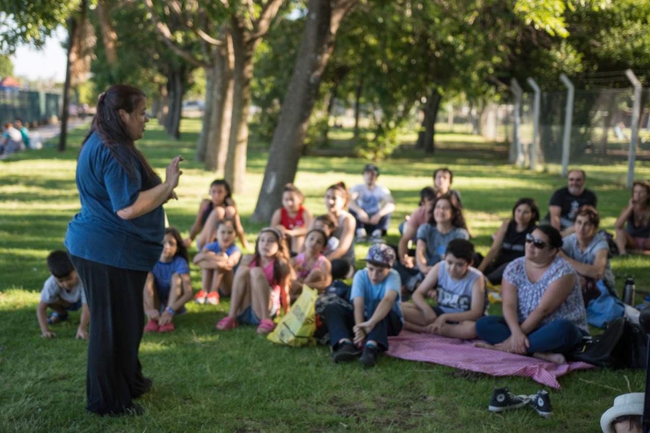 Encuentro comunitario de lectura al aire libre