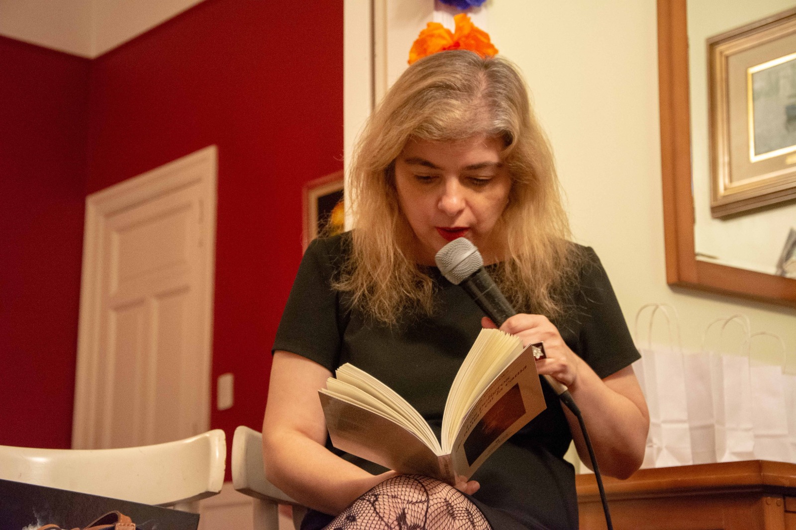 Lectura en voz alta con micrófono