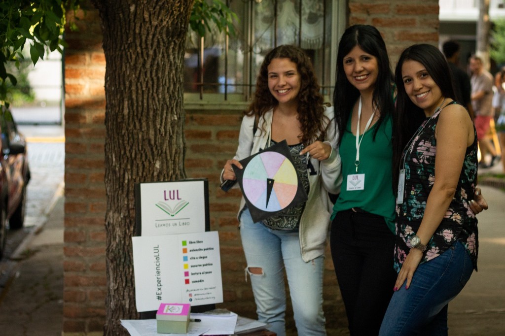 Equipo de voluntarias de LUL en una Experiencia LUL al aire libre